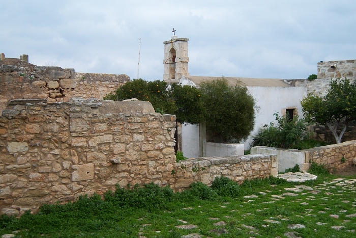 100_2085 small APTERA CHURCH INSIDE BYSANT.jpg - 299663 Bytes